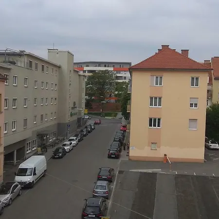 Schones Und Sonniges Balkonzimmer Homestay Graz
