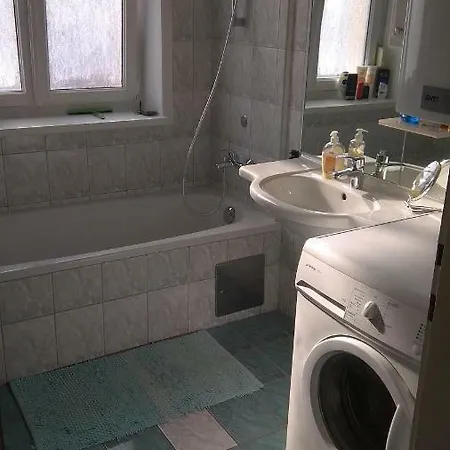 Schones Und Sonniges Balkonzimmer Homestay Graz