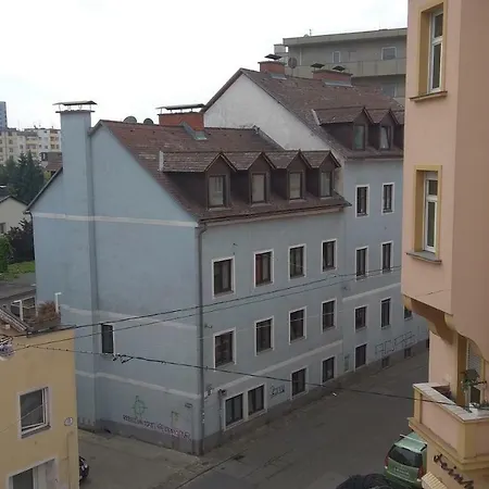 Schones Und Sonniges Balkonzimmer 民宿